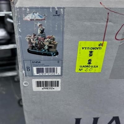 LLADRO 1454 Girl With Flower Cart and Umbrella 