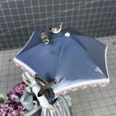 LLADRO 1454 Girl With Flower Cart and Umbrella 