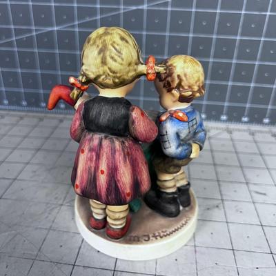 GOEBEL Figurine Children in a Cradle