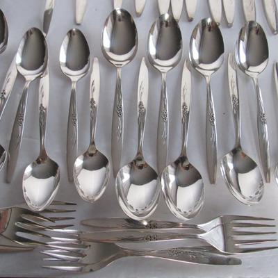Vintage Gentle Rose Pattern, Oneida Silverplate Service for 8 Plus 8 Serving Pieces, Nice