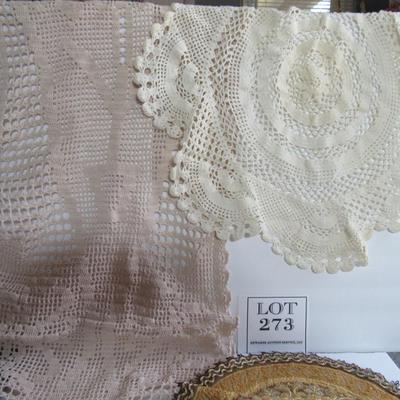 Large Table Runner and 2 Doileys