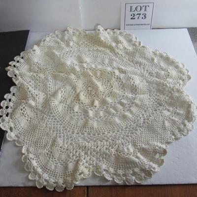 Large Table Runner and 2 Doileys