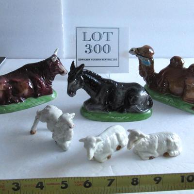 Nice Vintage Large Scale Porcelain Nativity Animals