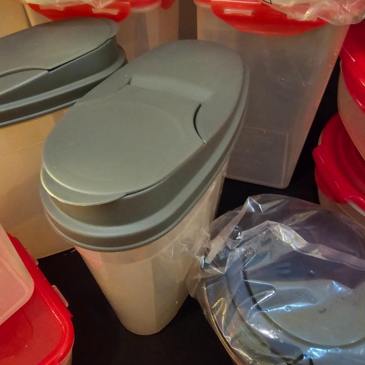 Js Storage Containers Mega Assortment of Plastic Storage Containers (GB-JS) | EstateSales.org