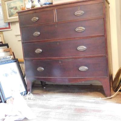 GEORGIAN BOWFRONT CHEST OF DRAWERS