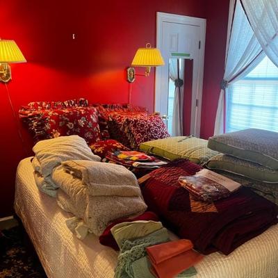 Lots of decorative pillows and linen