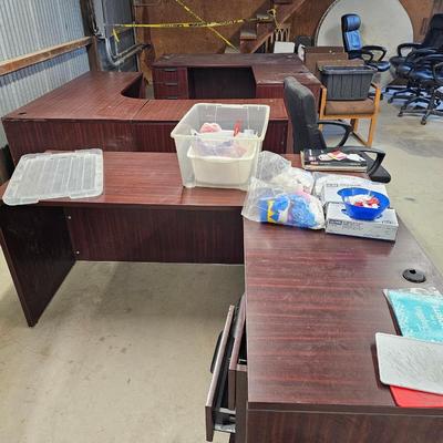 Desks lot