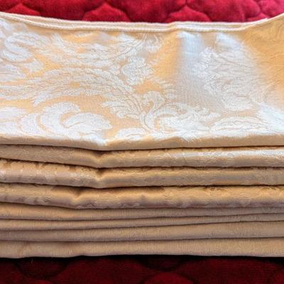8 Vintage Cream Damask dinner napkins.Easy care.19" x 19" Unused.