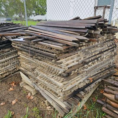 4 Pallets Wood stakes