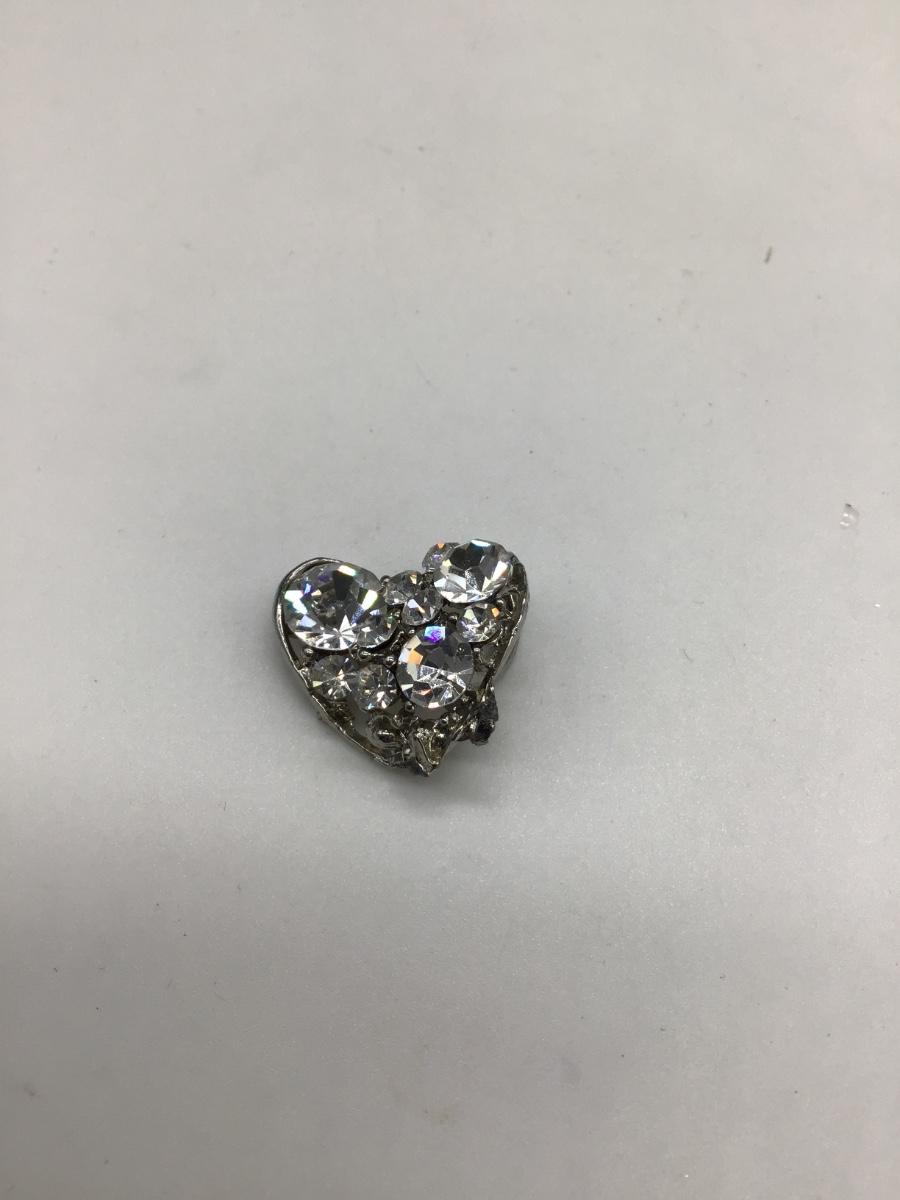 Heart charm | EstateSales.org