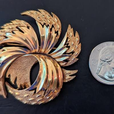 Vintage Crown Trifari Gold tone brooch pin Multi texture 1955-1969