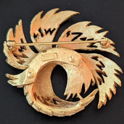 Vintage Crown Trifari Gold tone brooch pin Multi texture 1955-1969