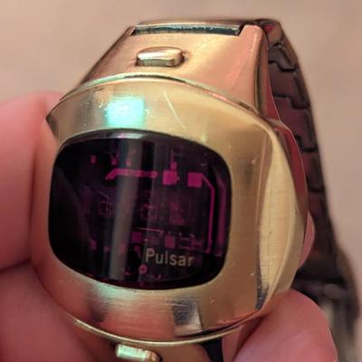 1975 Vintage Pulsar P4 Executive Watch 5201 Module 402 14k GF case, 10K GF bracelet, Time Computer