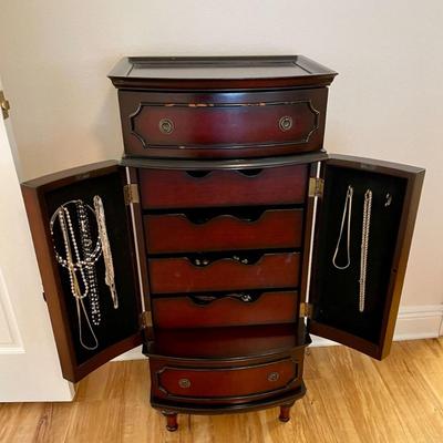 Standing jewelry cabinet