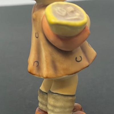 Goebel Hummel A SWEET OFFERING Figurine. Yr. 1993