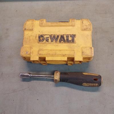 DEWALT BITS / DRILL BITS AND LEVEL