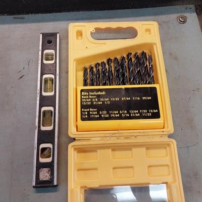DEWALT BITS / DRILL BITS AND LEVEL