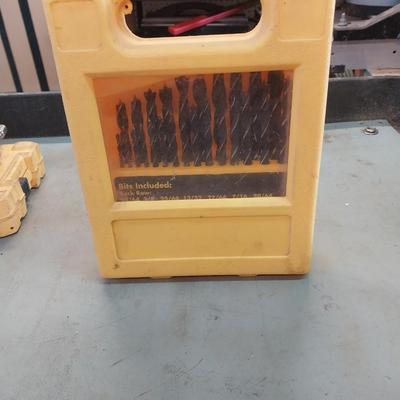 DEWALT BITS / DRILL BITS AND LEVEL