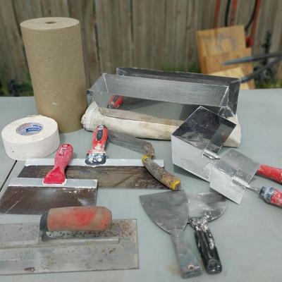 PAINTING TOOLS AND WALL REPAIR