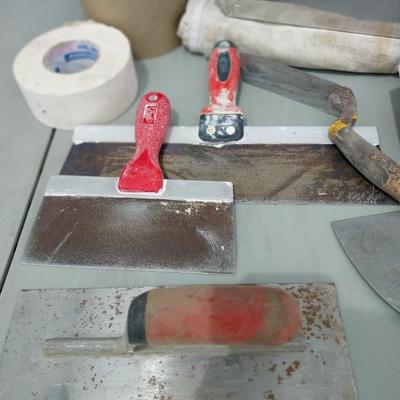 PAINTING TOOLS AND WALL REPAIR