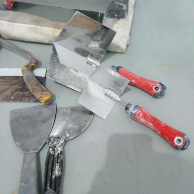 PAINTING TOOLS AND WALL REPAIR