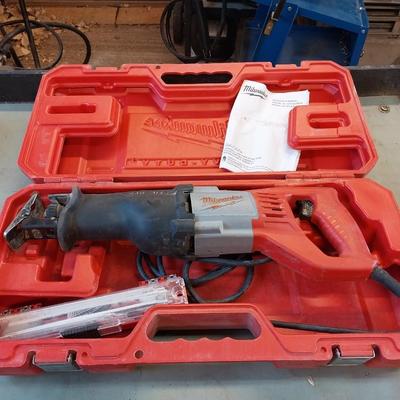MILWAUKEE IN CARRY CASE