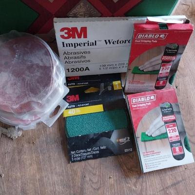VARIETY OF SANDPAPERAND STRIPPING PADS