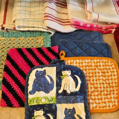 Kitchen Towels and Pot Holders