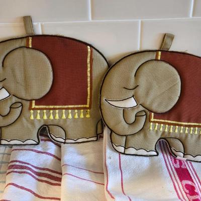Kitchen Towels and Pot Holders