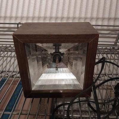 FLASHING SPEED CONTROL STROBE LIGHT