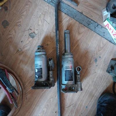 TWO HYDRAULIC JACKS AND JUMPER CABLES