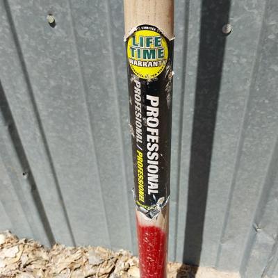 POSTHOLE DIGGER AND DIRT TAMPER