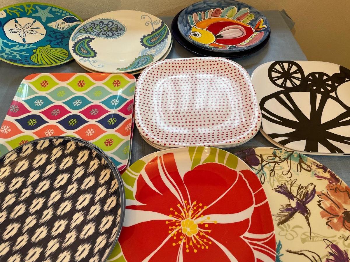 Two Color Plate Multiple bright color plates | EstateSales.org