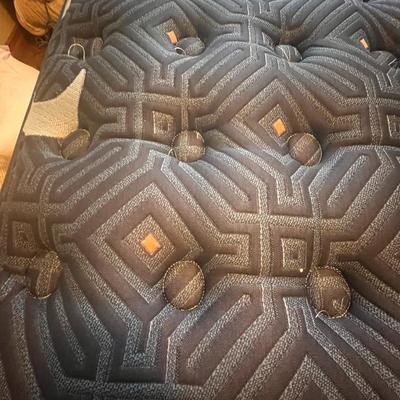 Queen Sterns and Foster Lux Estate Mattress