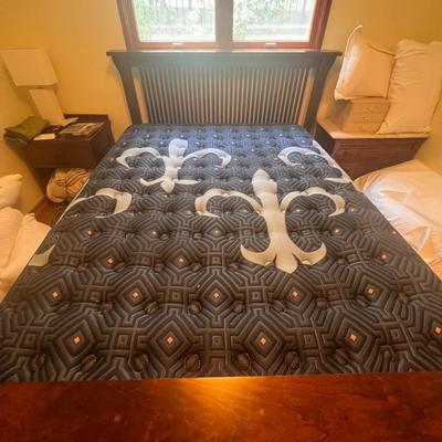 Queen Sterns and Foster Lux Estate Mattress