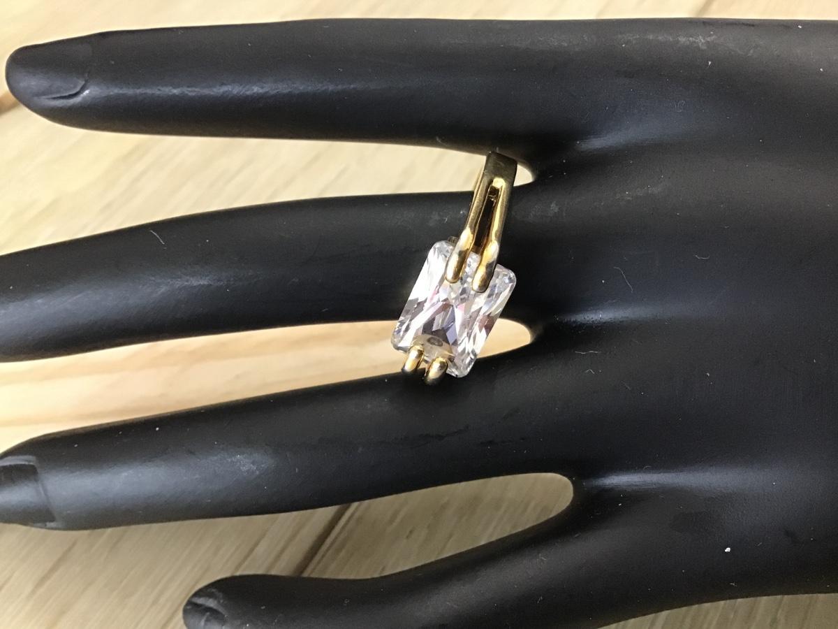 Beautiful RSC Crystal Ring | EstateSales.org