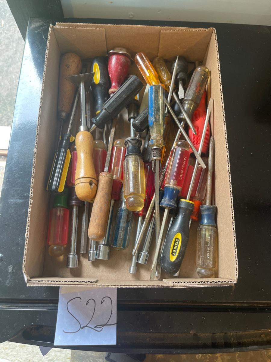 Screwdriver Plua S22-Screwdrivers plus extras | EstateSales.org