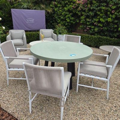 Outdoor furniture floor models