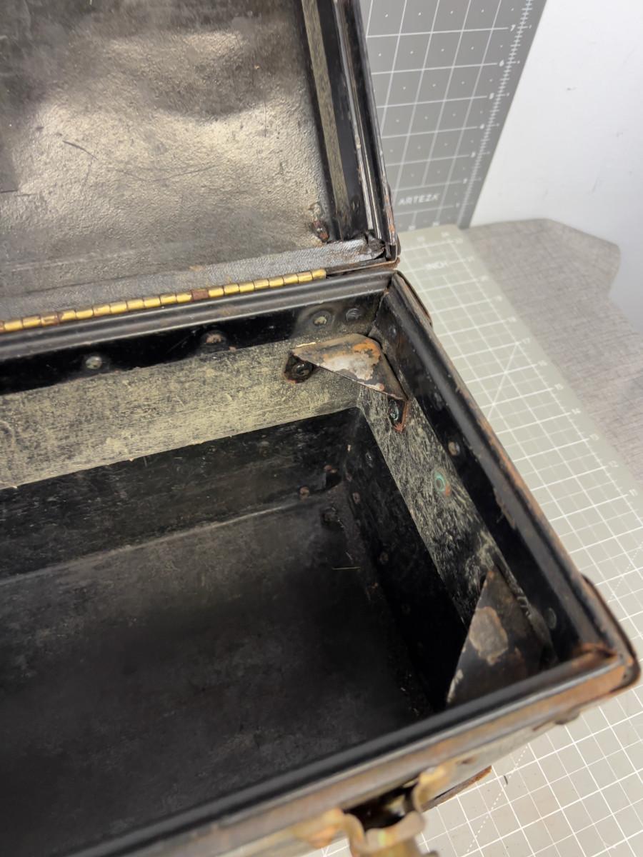 Vintage Bell Systems Tool Box | EstateSales.org