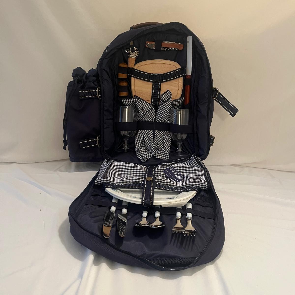 Hun Set Eddie Bauer & Picnic at Ascot Picnic Sets (LR-MG) | EstateSales.org