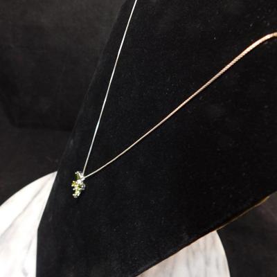 925 Sterling Box Chain w/ 925 Green Glass Butterfly Pendant 18" - 5.0g