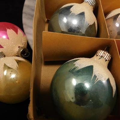 Lot of 19 Very Vintage Snow Topped Christmas Ornament