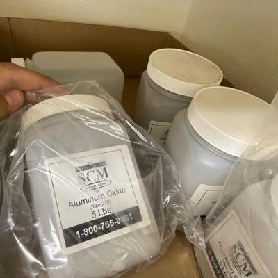 Box of 5 Containers of Aluminum Oxide for Sandblasting