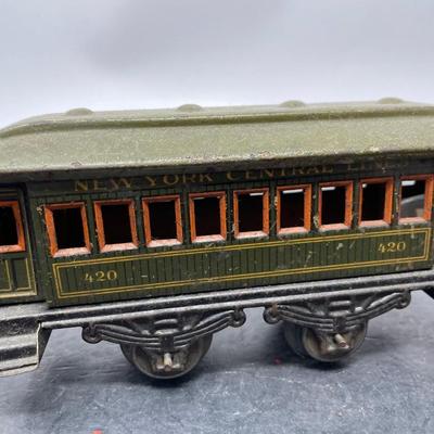 German Tinplate Clockwork Engine & Passenger Cars
