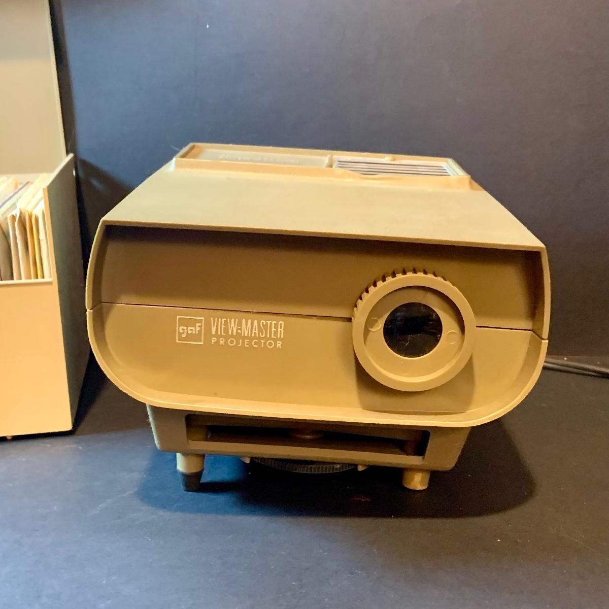LOT 203: View-Master Projector with a Box of View-Box of Master Stereo ...