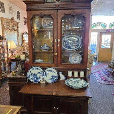 1800's secretary desk w/hutch