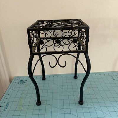 Metal plant stand