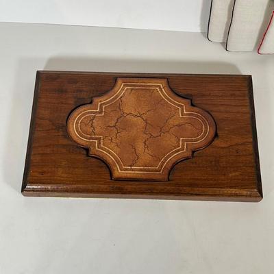 LOT 16D: Beautiful Kitchen Decor, The Cheese & Cracker Bubble & More!