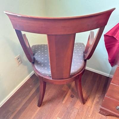 Sale Photo Thumbnail #82: Ethan Allen armchair 24 inches across 36 inches tall ￼