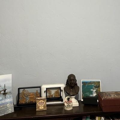 Sale Photo Thumbnail #220: Mixed home decor 